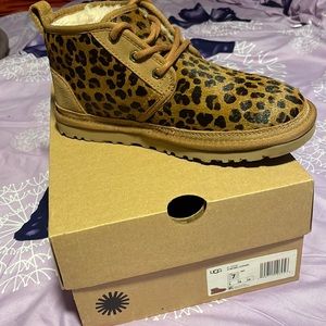 UGG women neumel leopard boots size 7 . Worn once